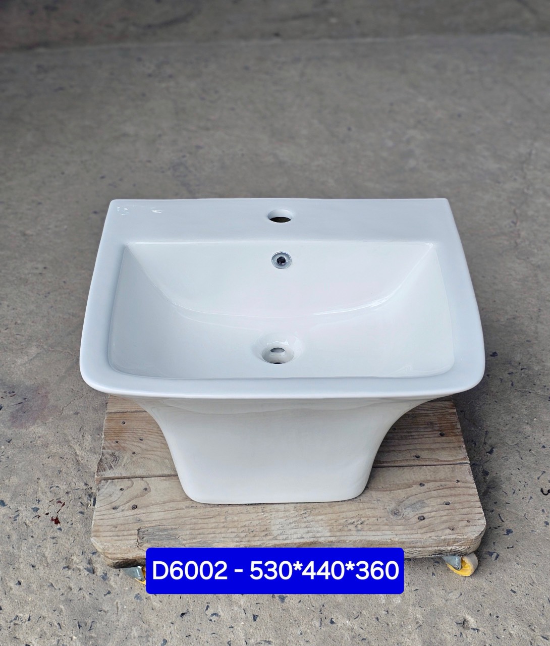 Lavabo treo tường 6002