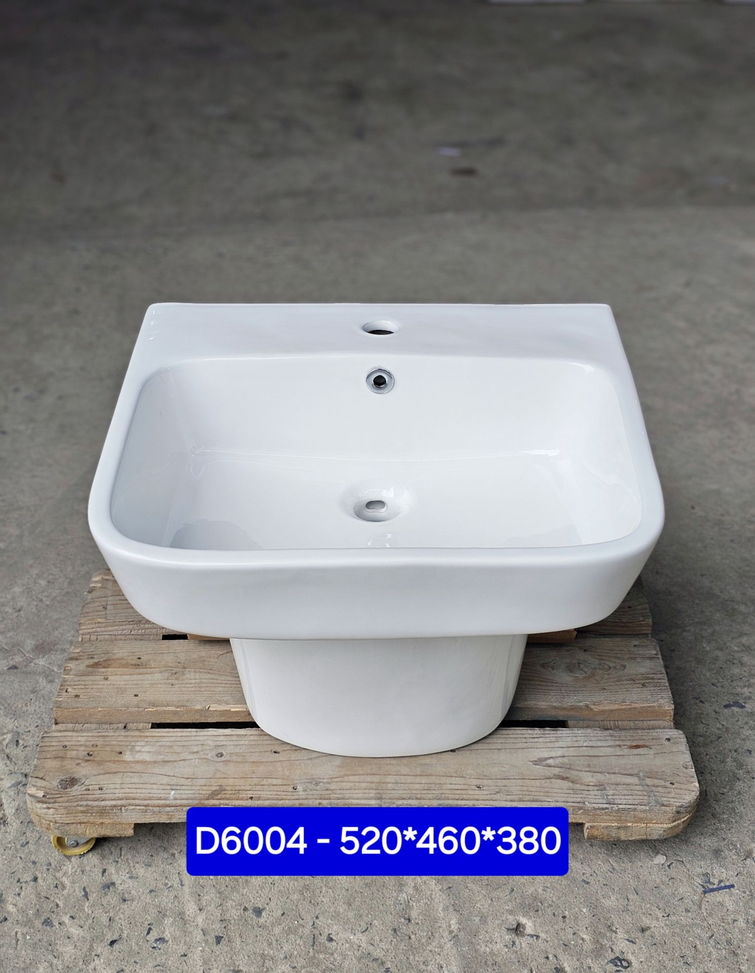 lavabo treo tường liền chân 6004