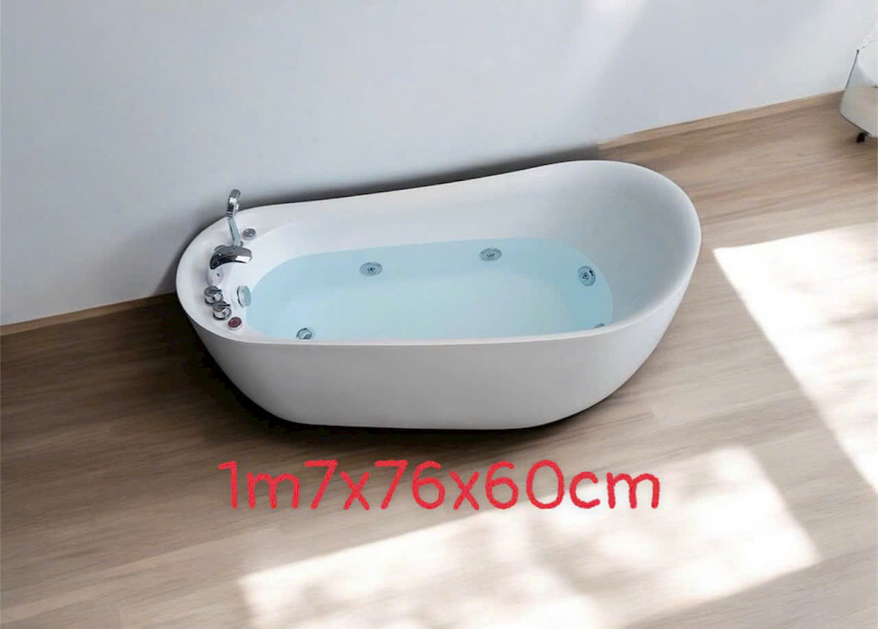 Bồn tắm nằm màu trắng có massage có vòi