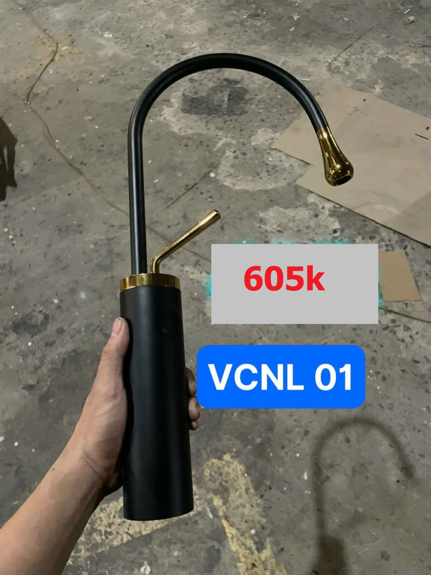 Vòi chén nóng lạnh sơn đen