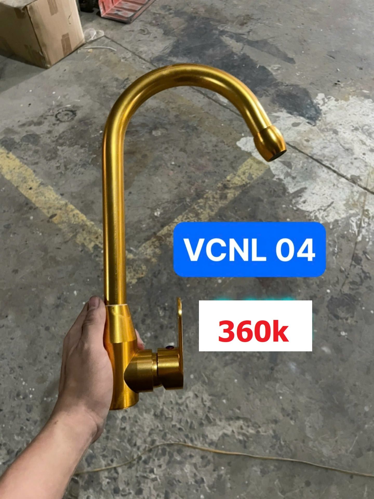 Vòi chén nóng lạnh vàng