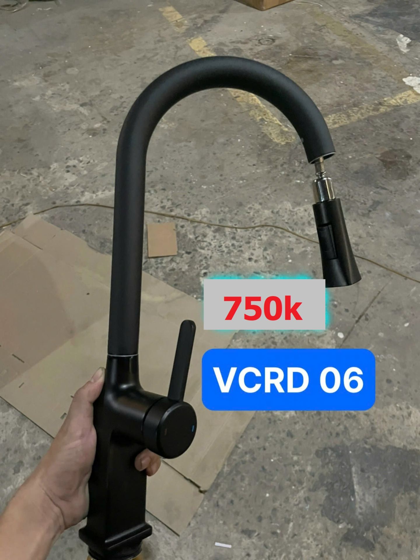 Vòi chén nóng lạnh rút dây đen