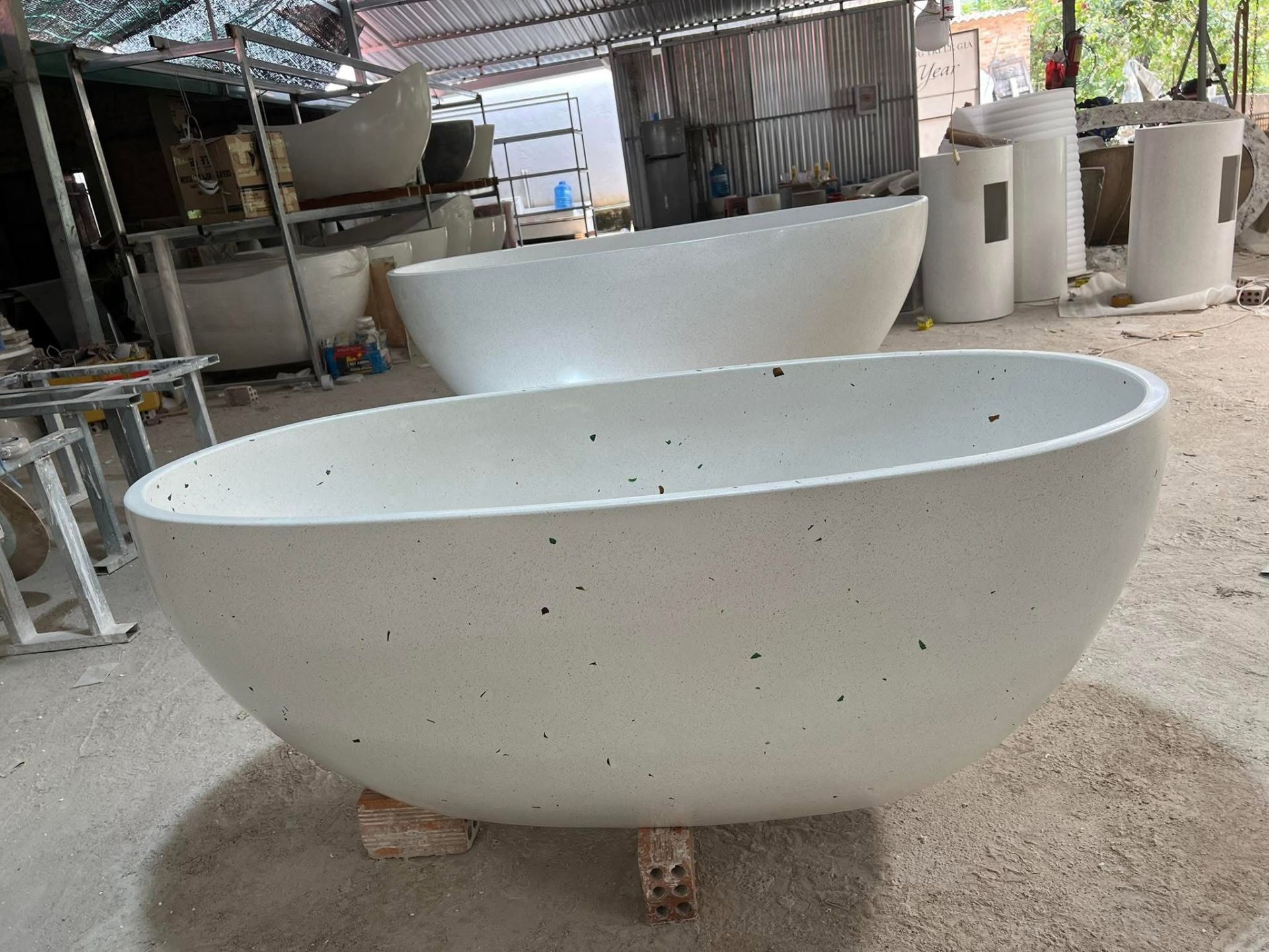Bồn tắm bê tông đá mài hoa đá lớn