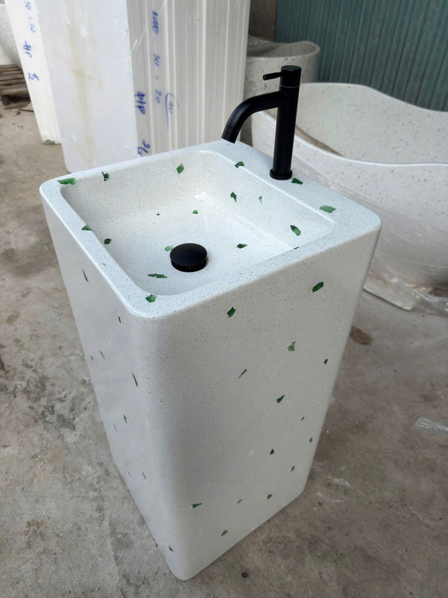 Trụ lavabo bê tông đá mài